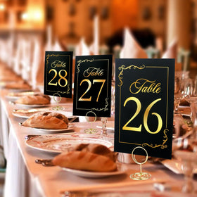 SELANTAG head table card in black-gold for cohesive reception decor.