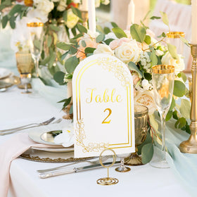 SELANTAG table-number set on-table display simplifies setup while maintaining a coordinated look.