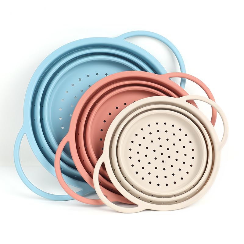 SELECTSHEN Silicone Colander Set folds for easy storage while draining pasta.