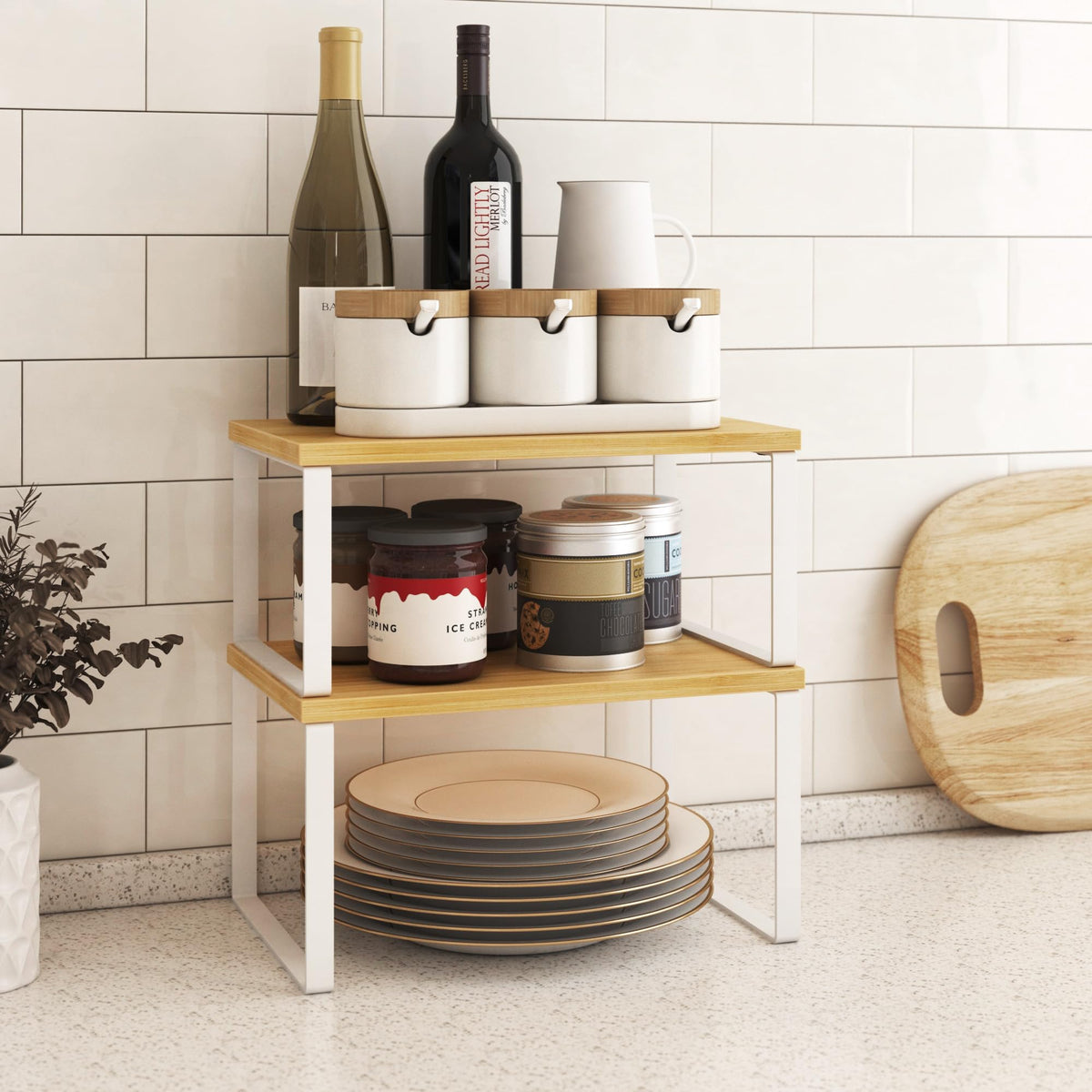 Selefrecos counter shelf anti-slip design stabilizes placement.