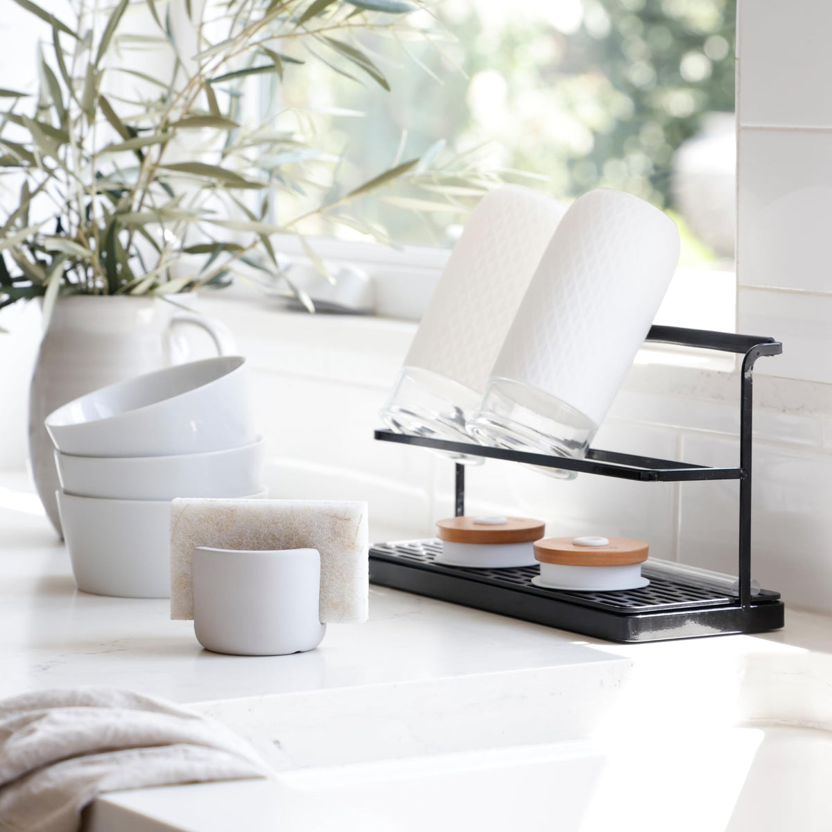 Selegna diatomite stone sponge caddy, close-up, durable diatomaceous earth absorbs moisture effectively.