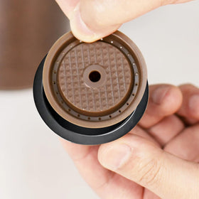 Sendoger universal silicone lids; tight seal for both cup sizes.