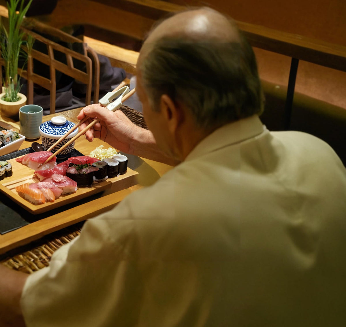 SENIOR ICARE design supports both right and left-handed learners