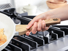 SENSARTE cast aluminum core delivers fast, even heat distribution.