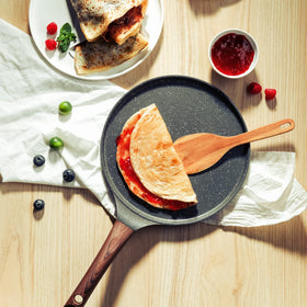 SENSARTE easy-clean nonstick surface with rivet-free design.
