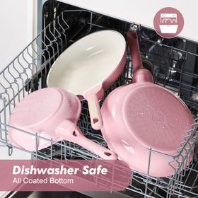 SENSARTE heat-resistant Bakelite handle stays cool during sautéing.