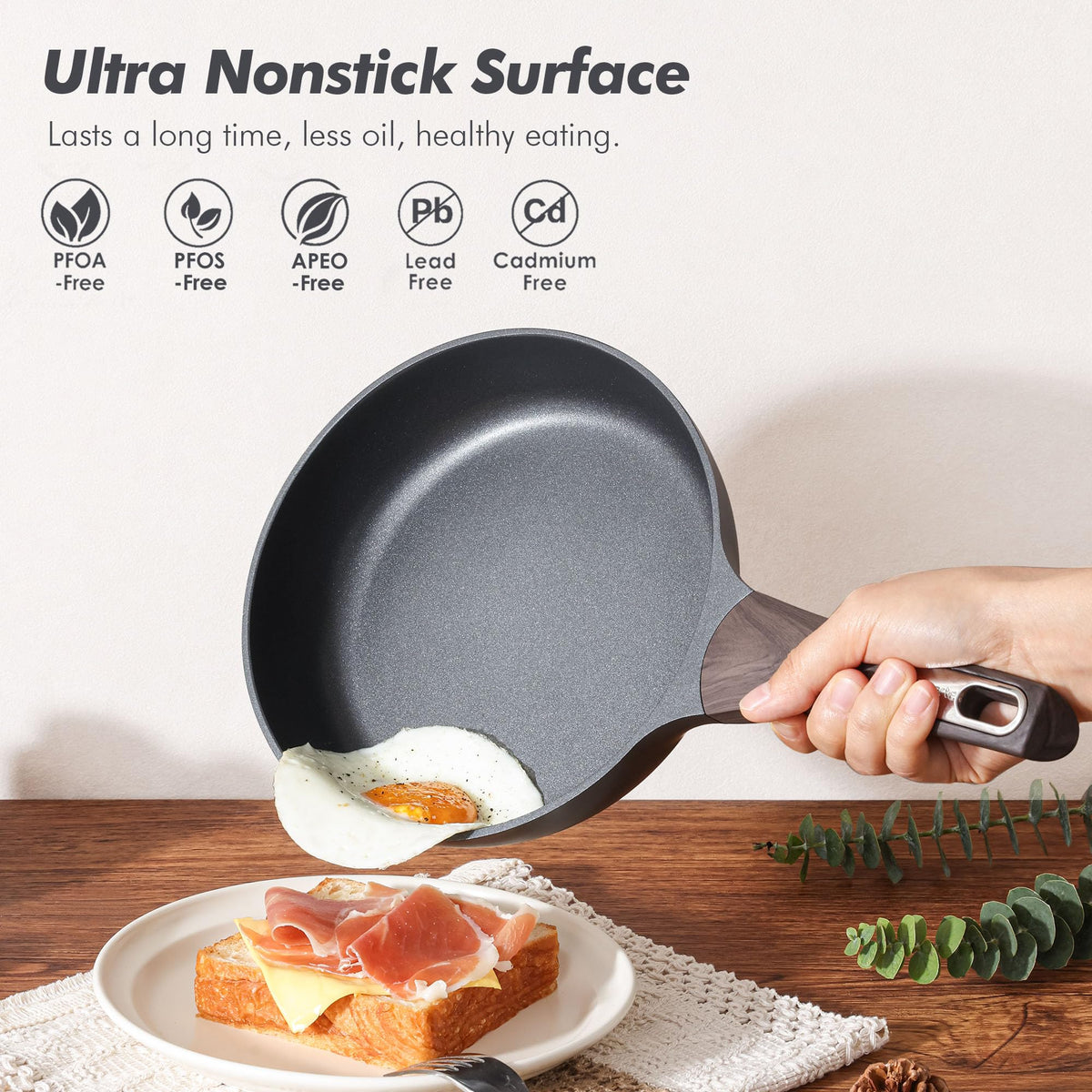 SENSARTE ILAG nonstick interior close-up for effortless food release.