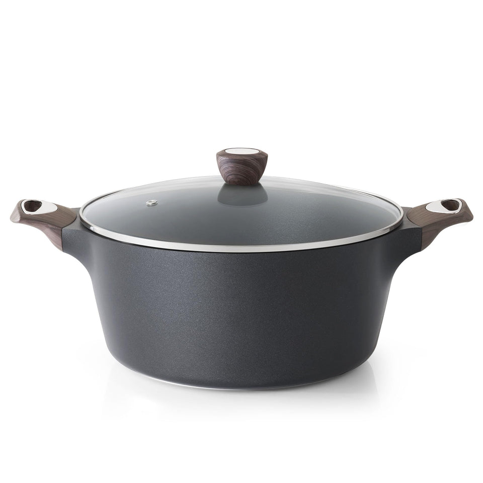 SENSARTE nonstick stockpot with lid for safe simmering and monitoring.