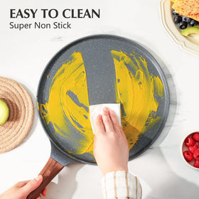 SENSARTE pan in action making crepes and pancakes, smooth flipping.