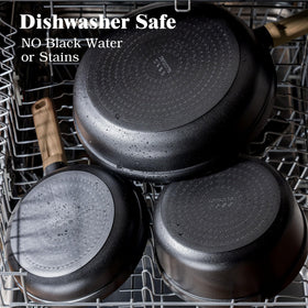 SENSARTE silicone-sealed glass lid demonstrates moisture retention during simmering.