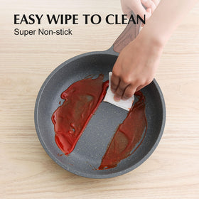 SENSARTE stay-cool woodgrain handle during cooking.