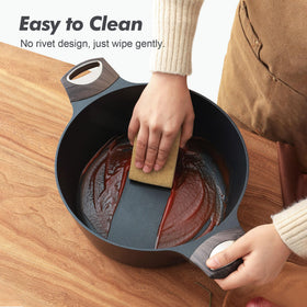Ergonomic wood-grain handle on the SENSARTE stock pot