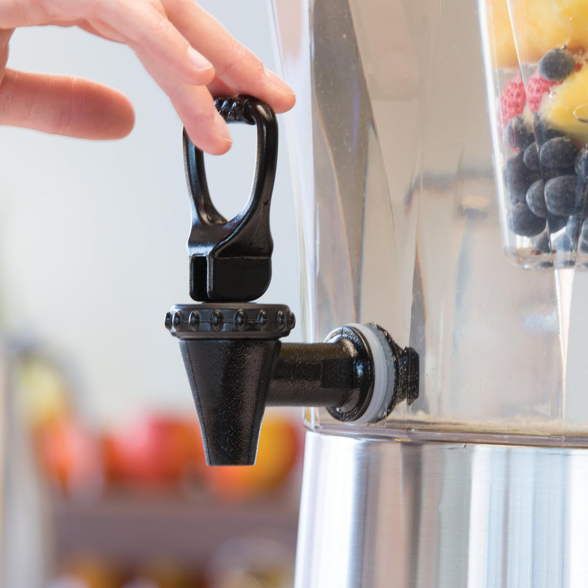 Service Ideas CBDRT5SS BPA-free Tritan body highlights durable glass-like appearance.