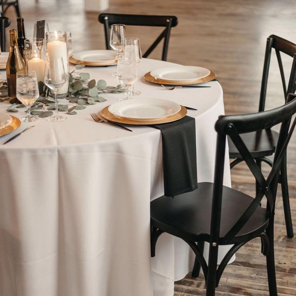Seveups versatile tablecloth suitable for indoor and outdoor events.