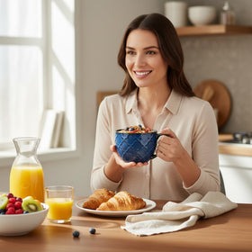 Seworlan soup mug with lid keeps soup warm and prevents spills.
