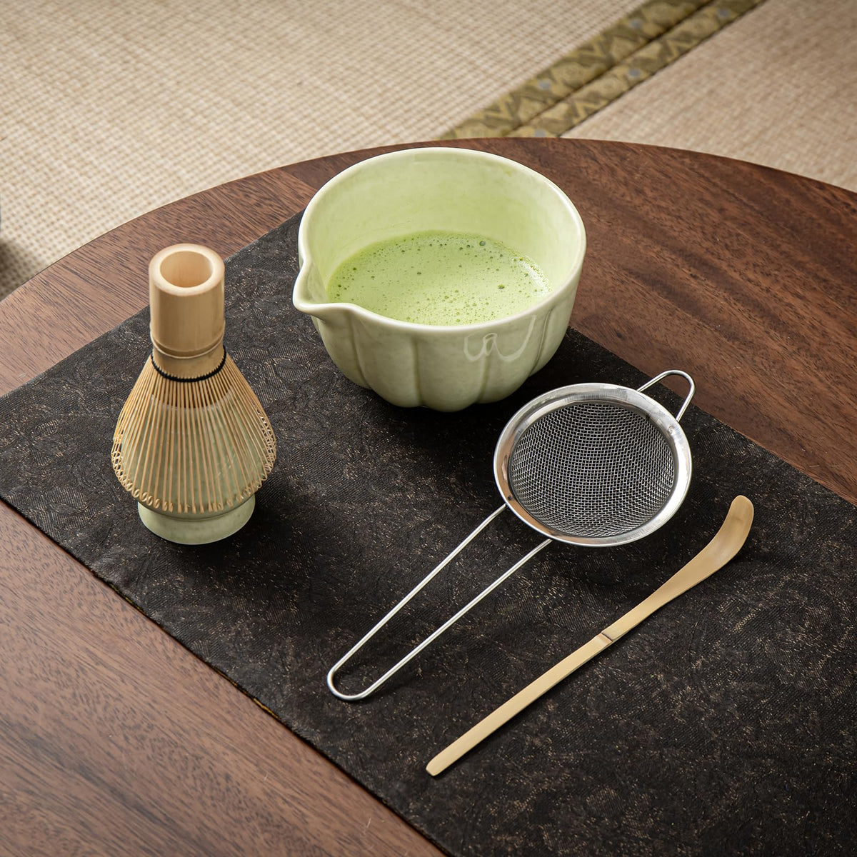 SFTXEY chasen holder keeps whisk dry and organized after use
