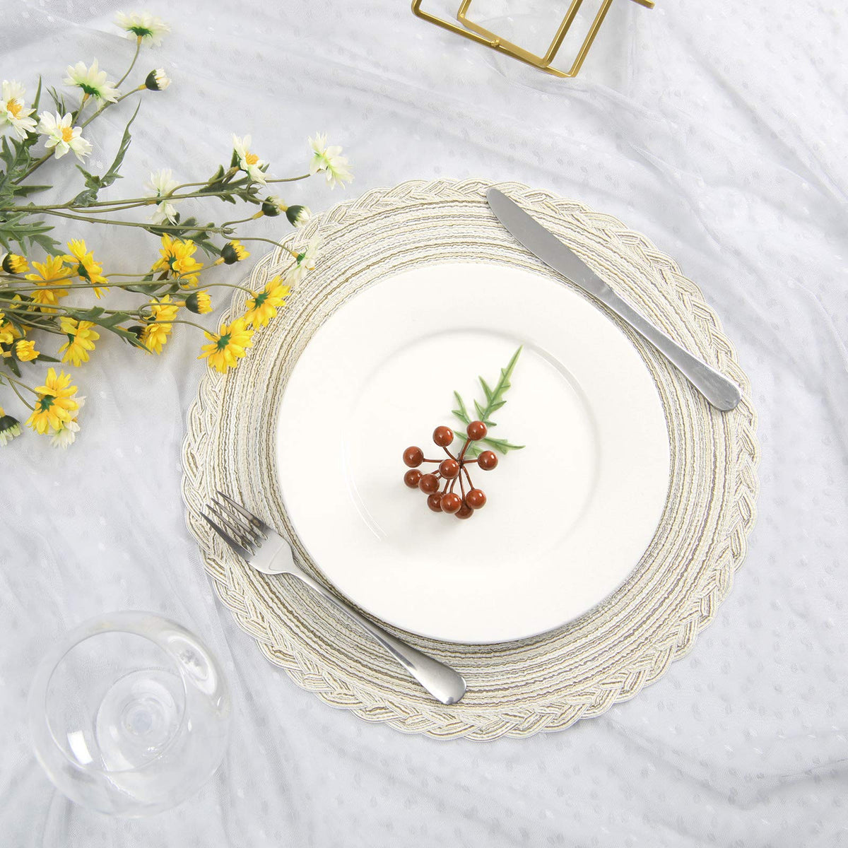 SHACOS placemats’ wrinkle-resistant weave keeps tables neat.