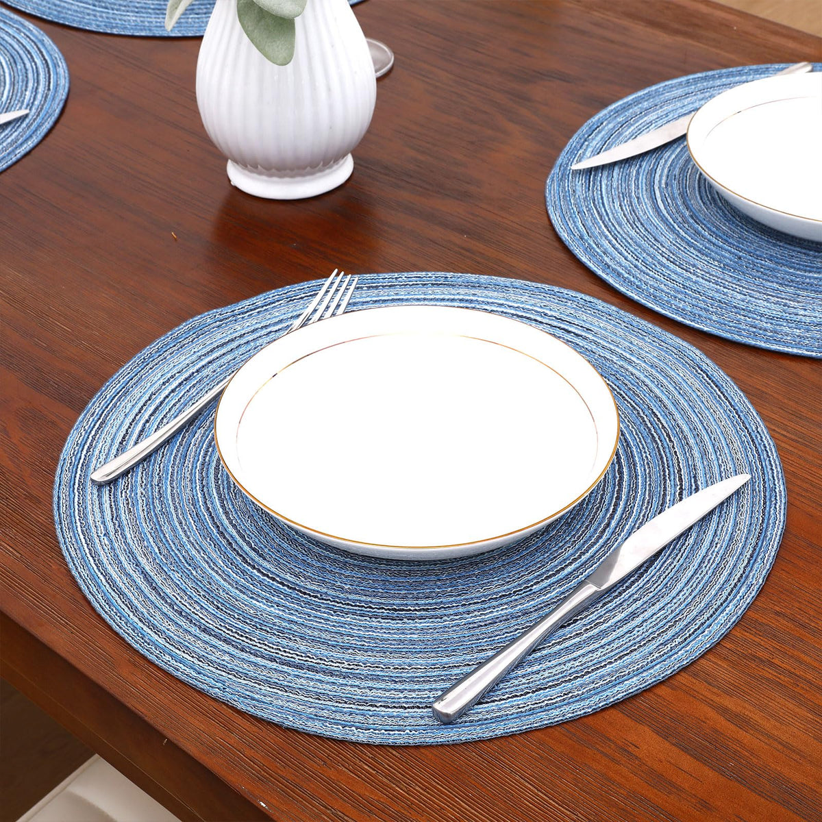 SHACOS round placemats resist wrinkles for neat table presentation