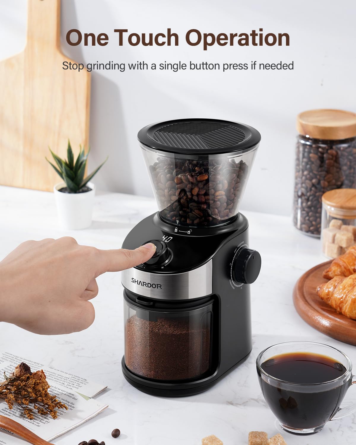 SHARDOR grinder timer display demonstrates precise control for brewing.
