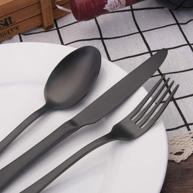 ShareCook elegant tableware set adds contemporary flair to any table.