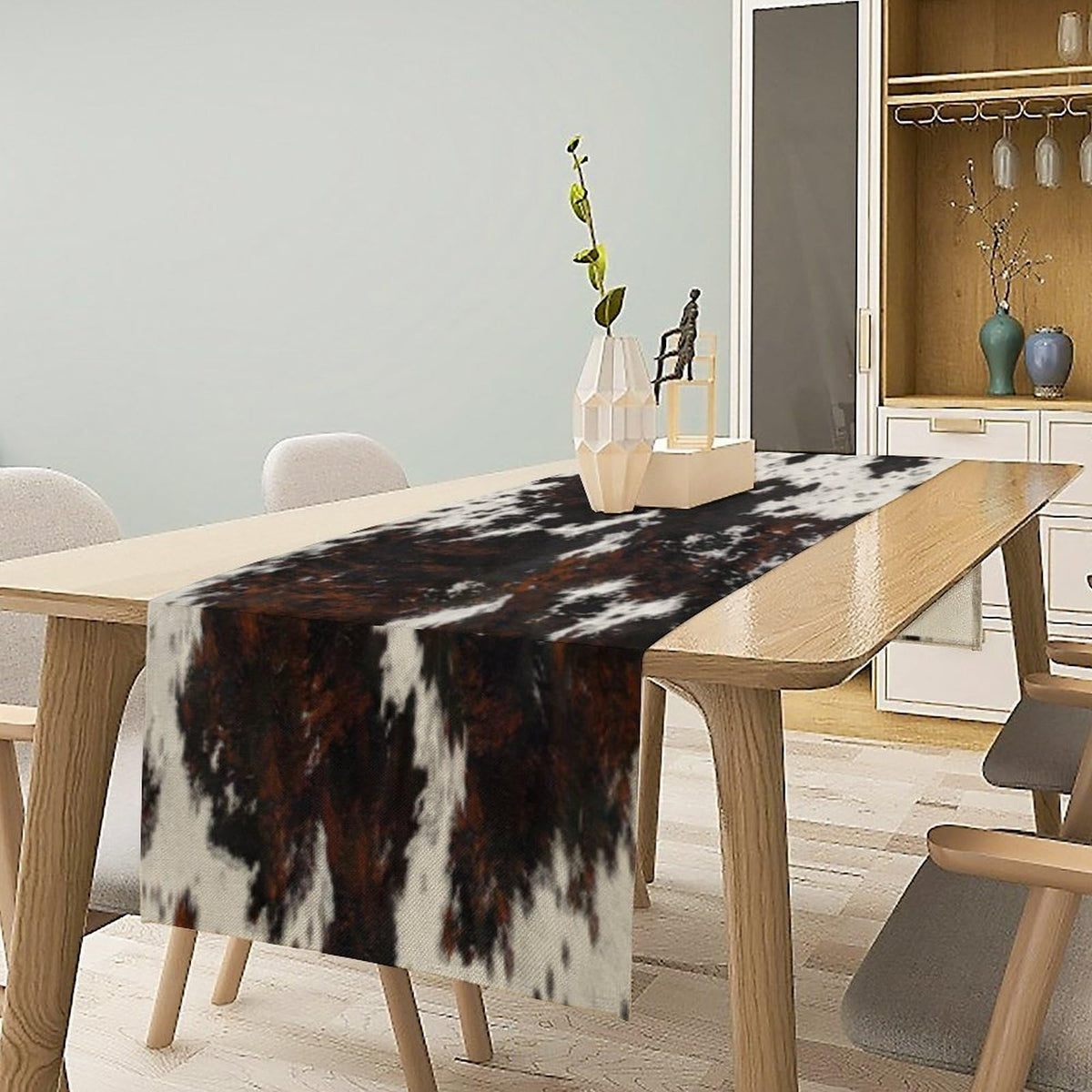 SHElifestyle cotton linen runner offers durable fabric and farmhouse style.