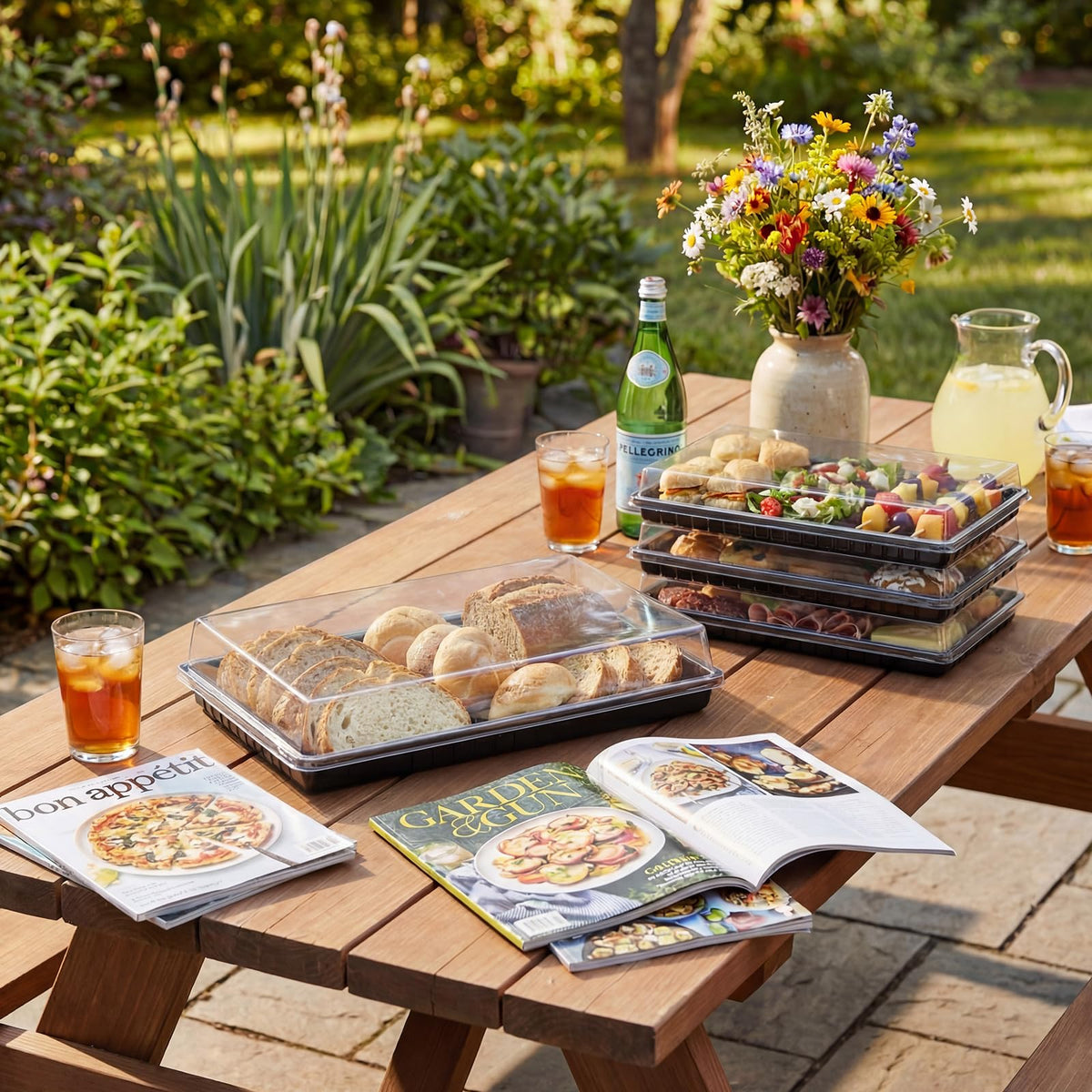 Shellwei travel and refrigerator friendly trays for easy storage.