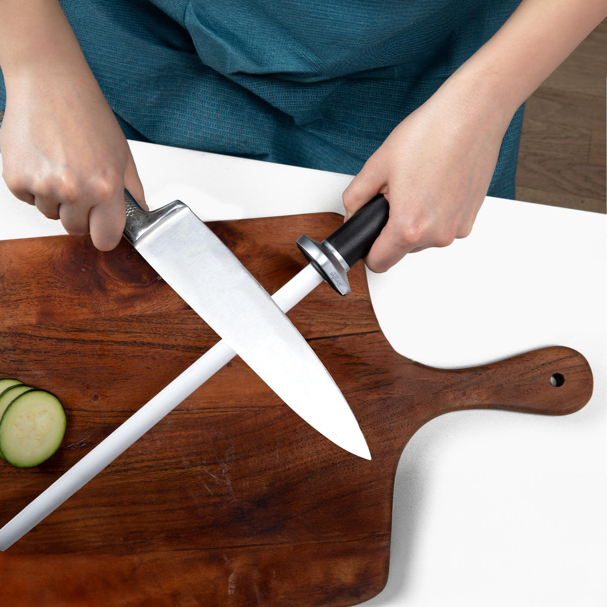 Shenzhen Knives edge realignment demonstration on stainless knives
