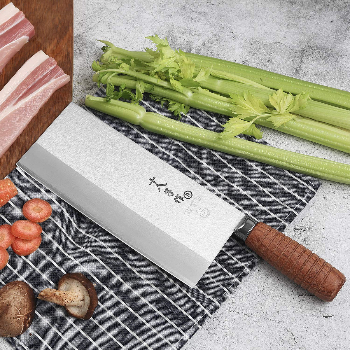 SHI BA ZI ZUO gift-box packaging as a present-ready knife.