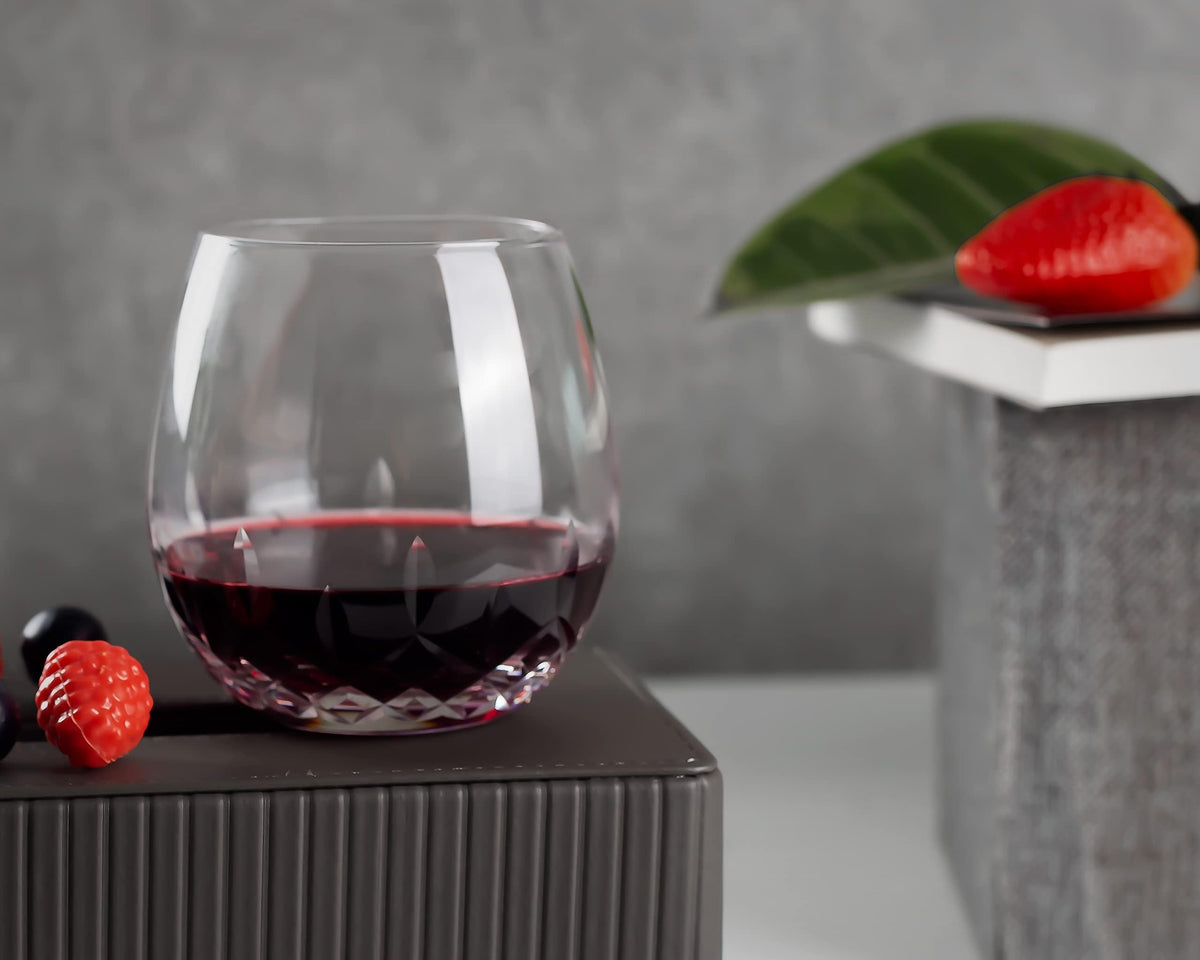 SHOSHIN hand-cut wine glasses gift box presentation ideal for celebrations.