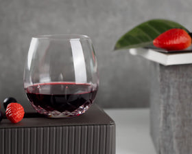 SHOSHIN hand-cut wine glasses gift box presentation ideal for celebrations.