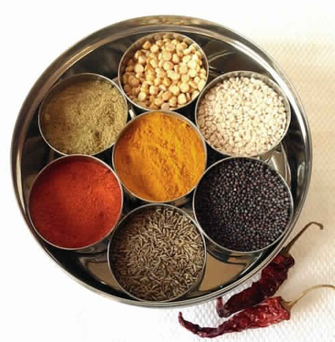 Shourya Trading spice box inner cover separates masalas for easy access.