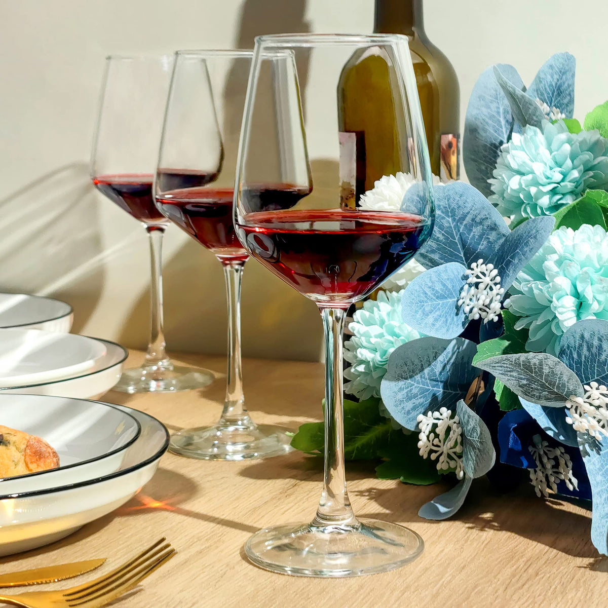 SHYRC six-piece glass set provides an elegant table setting for guests.