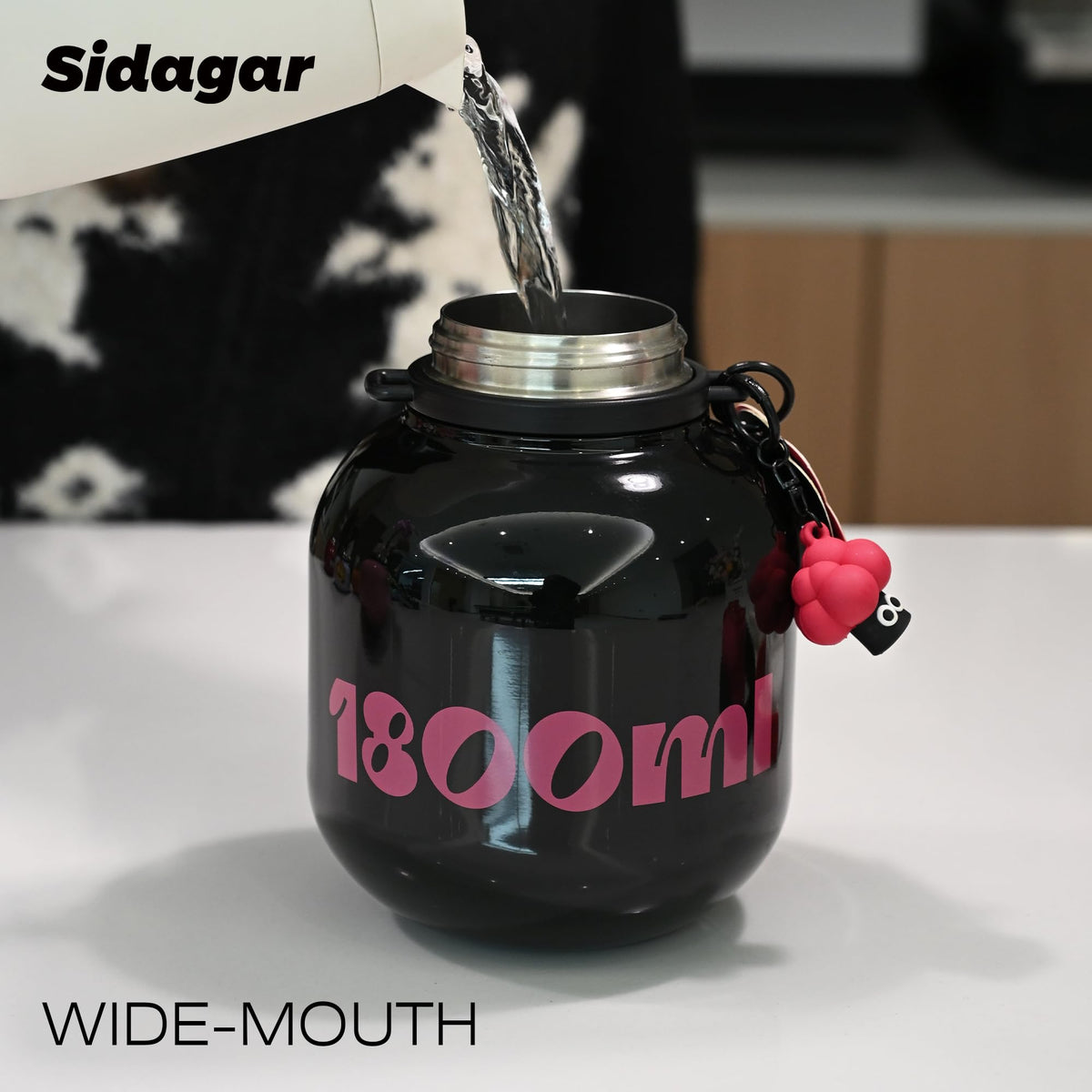 Sidagar wide-mouth opening allows easy ice filling and thorough cleaning