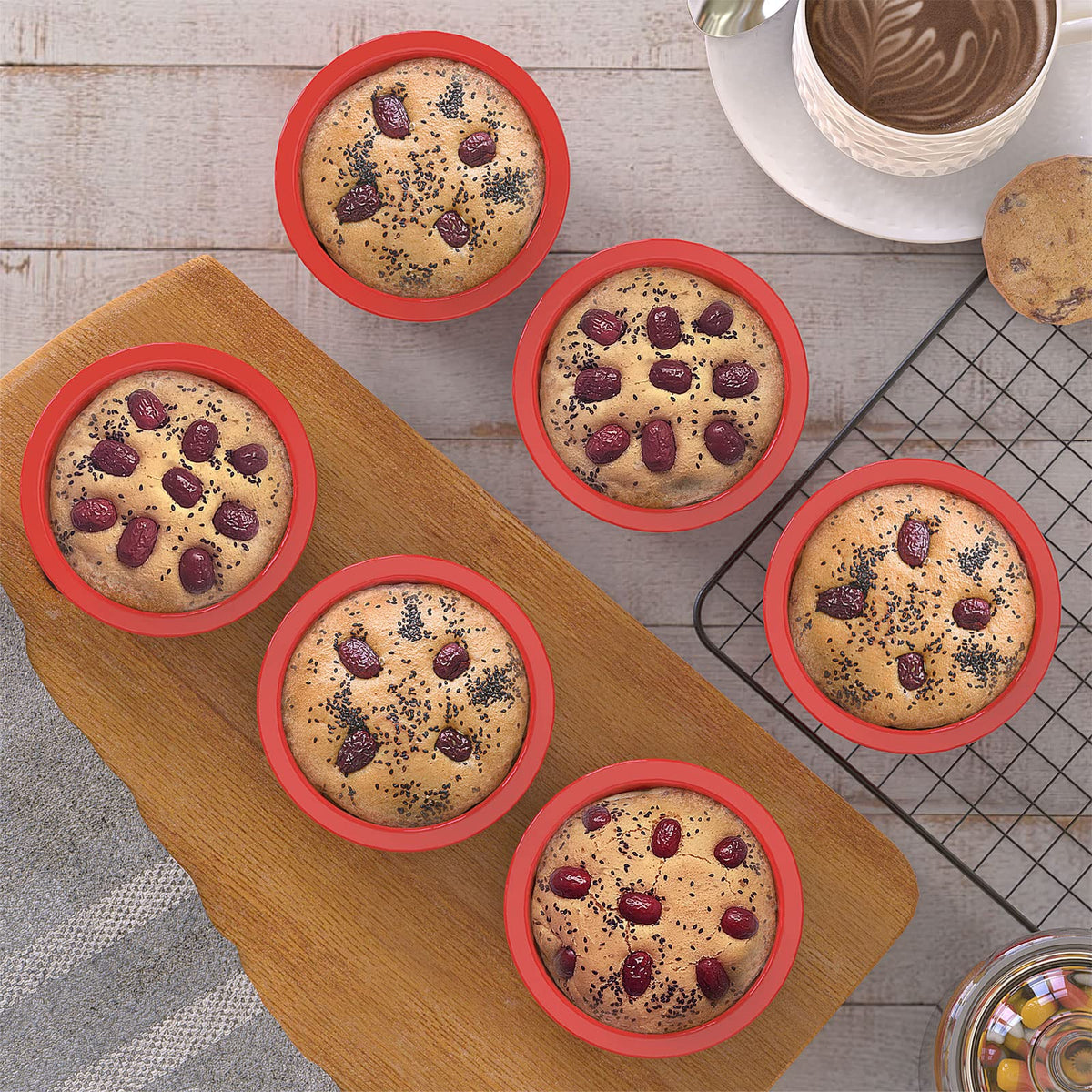 SILIVO nonstick mini cake pans ensure clean edges and easy unmolding.
