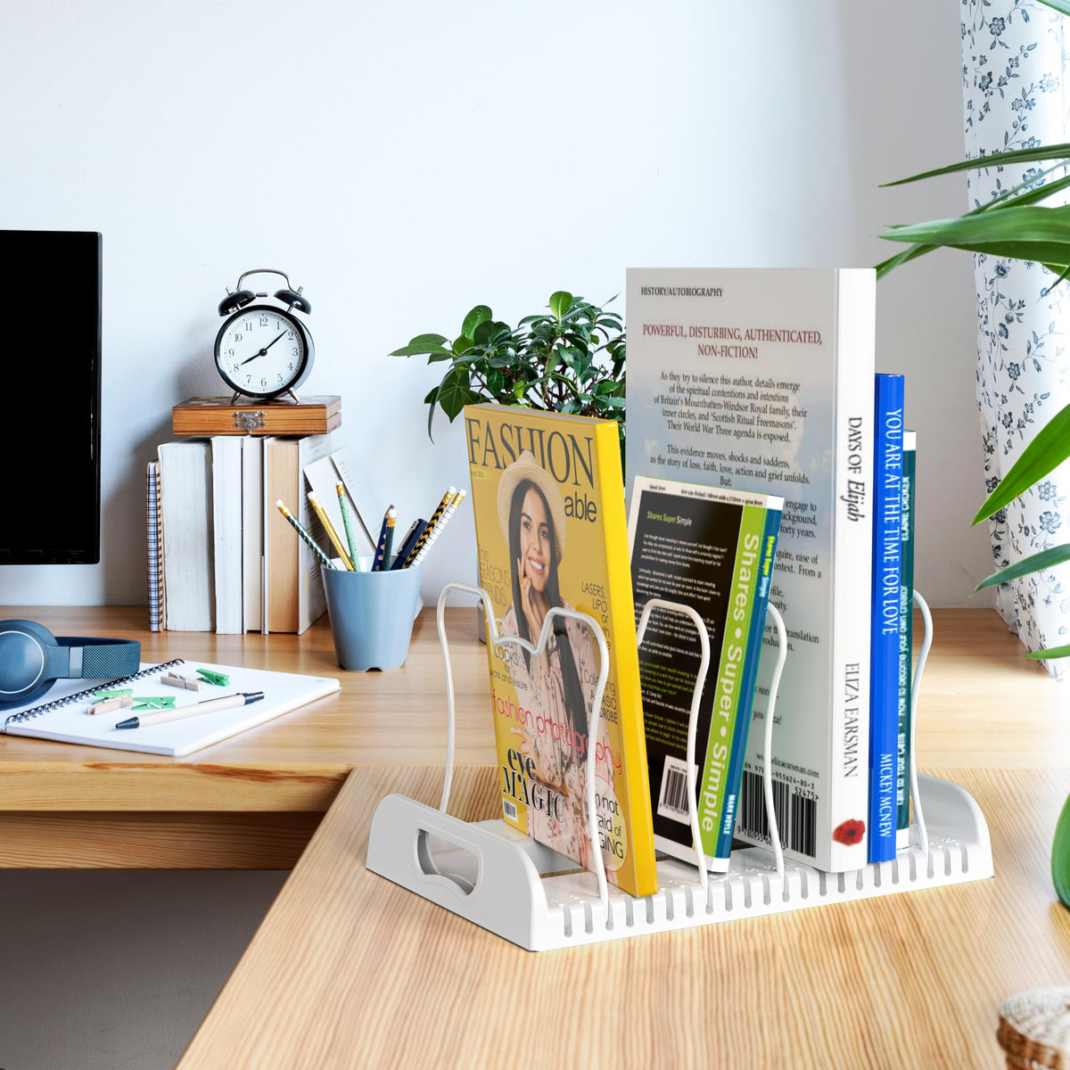 Simple Houseware cutting board rack keeps boards flat and accessible.