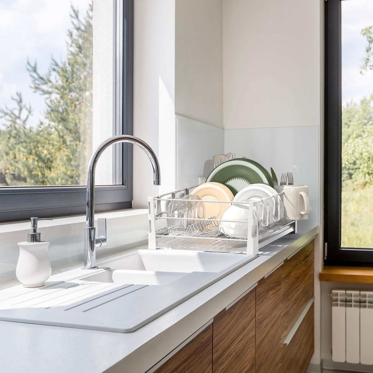 Simple Houseware dish rack is easy to clean and install