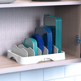 Simple Houseware ergonomic handle provides a secure grip during transport.
