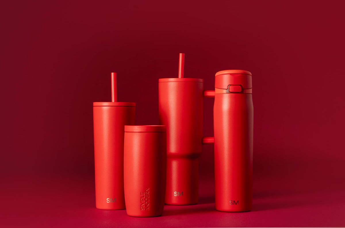 Insulated double-wall Classic Tumbler keeps drinks hot or cold for hours.