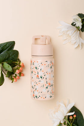 Close-up of the straw lid on the Kids Summit bottle, leakproof design
