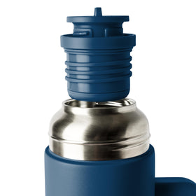 Simple Modern Roam twist-and-pour top allows direct pouring with heat retention.