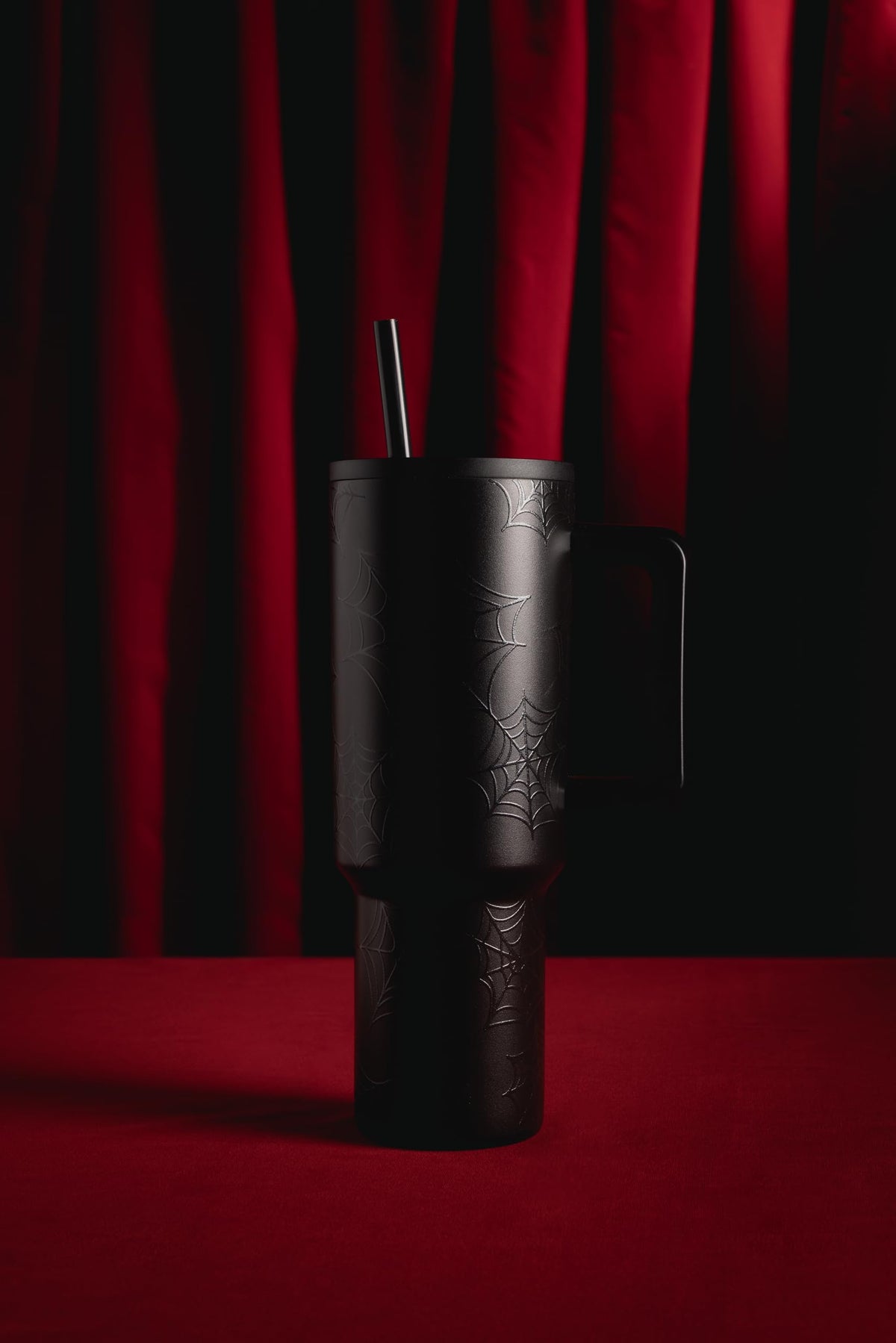 Simple Modern Trek straw lid enables four-way straw placement for customizable sipping.