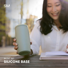 Durable 18/8 stainless steel construction of the Voyager mug