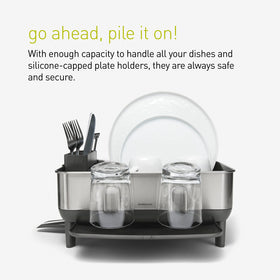 Simplehuman fingerprint-proof coating resists smudges on the stainless surface.