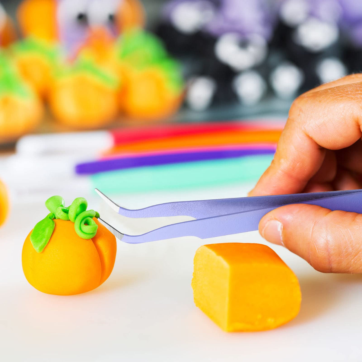 Sinmoe fondant paint brushes closeup showing vibrant colors and sturdy handles.