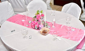 SINSSOWL easy-care satin table runner suitable for quick cleanup after events