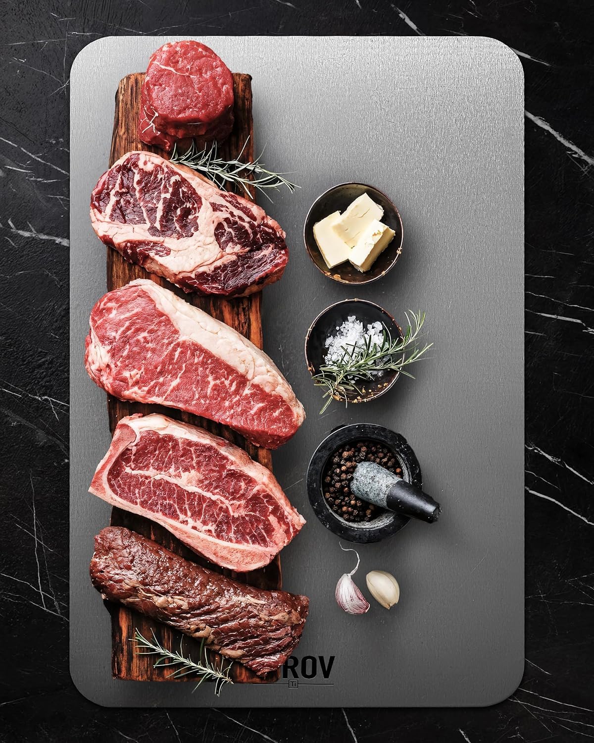 Sirov titanium cutting board for kitchen use, easy to clean and odor resistant