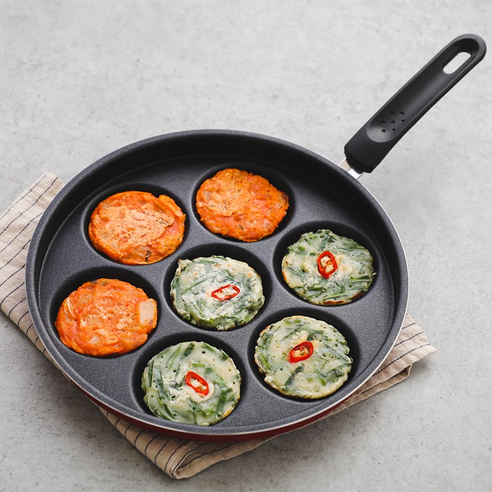 Sisem 7-Cup Eggpan compatible with gas and electric stoves for flexible use.