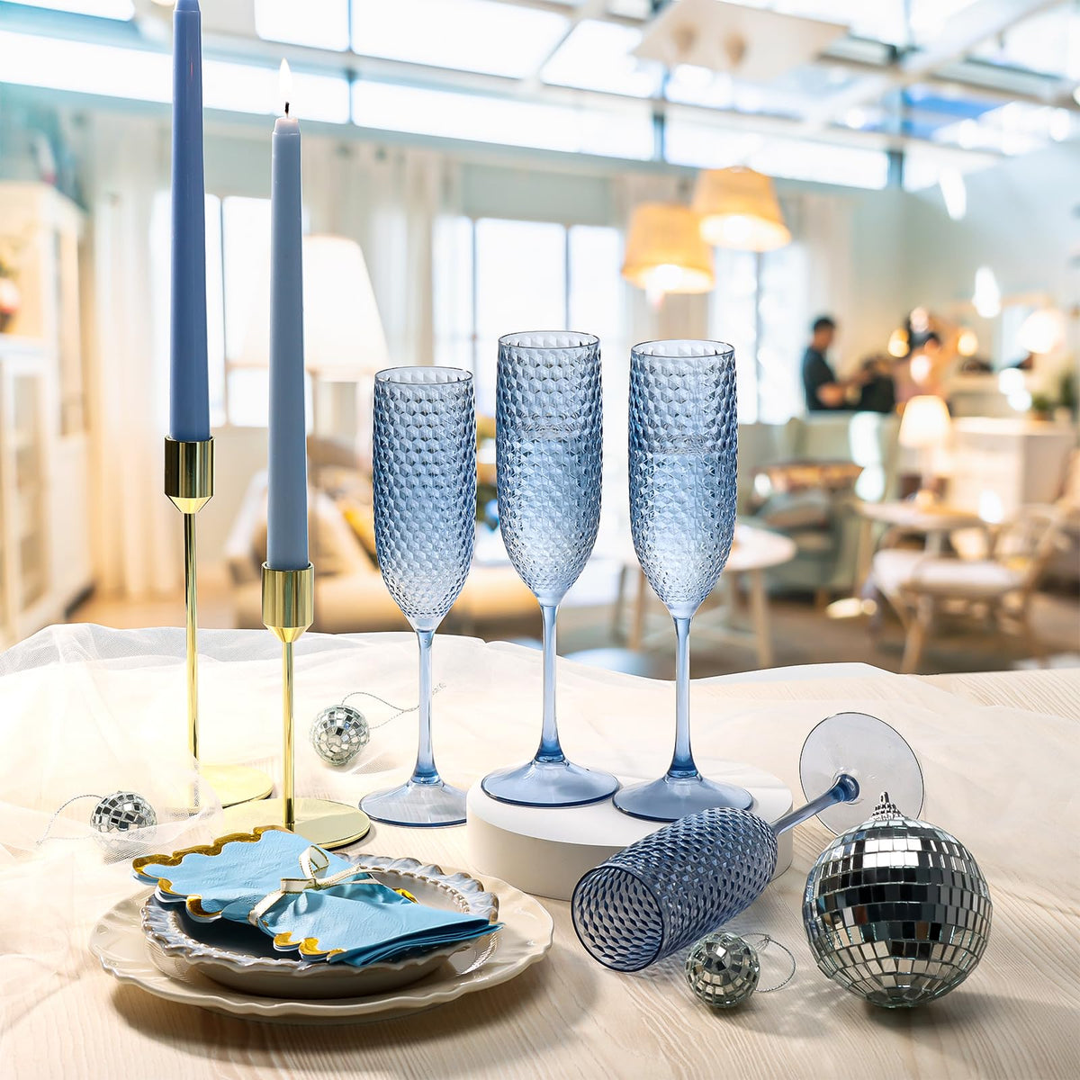 Sklenice five-and-a-half-ounce flutes suited for toasts and celebrations.