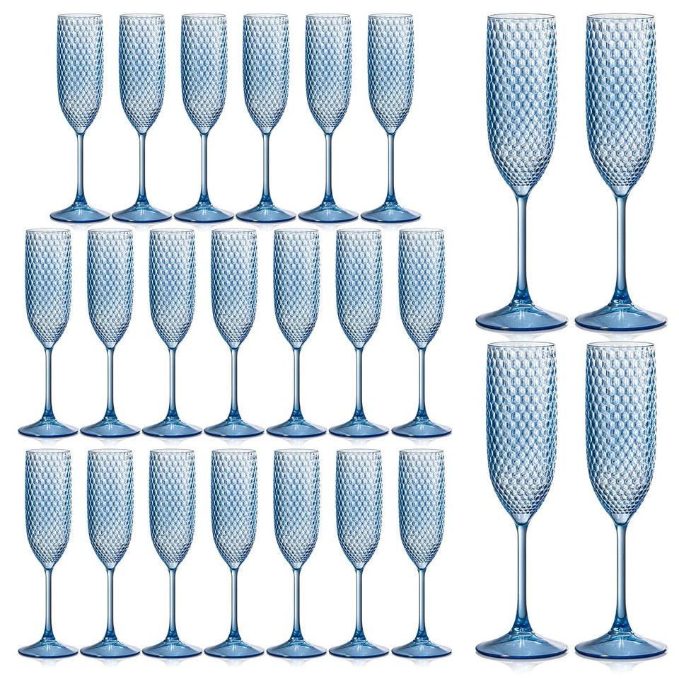 Sklenice vintage light blue champagne flutes for elegant toasts at weddings.