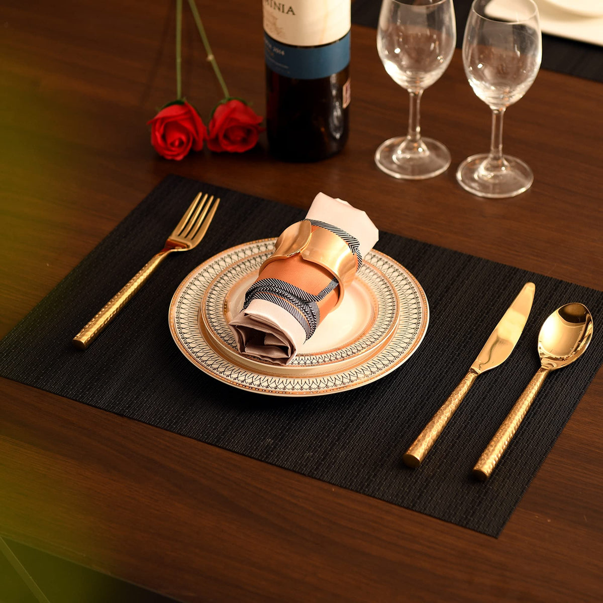 SLKQG black placemats set packaging, flat-pack delivery ensures mats arrive unrolled.